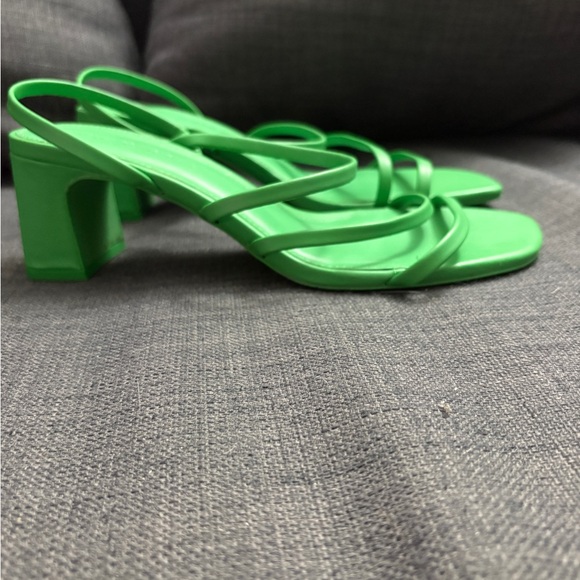 💚 Pull & Bear Collection Green Strappy Block Heels (EU 37 / US 6.5–7) - Picture 3 of 5